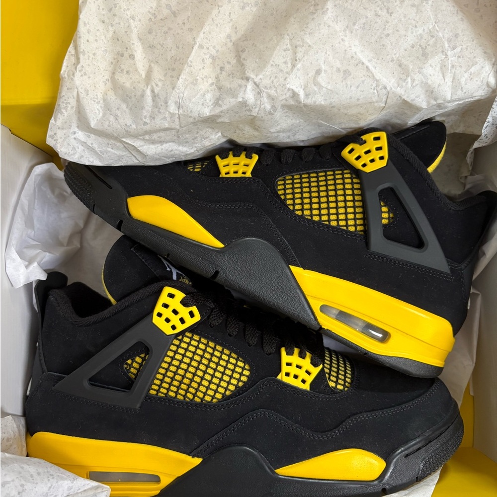 AIR JORDAN 4 RETRO “THUNDER 2023”